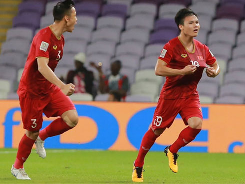 HLV Park Hang Seo mời cả đội đi ăn nhà hàng sau chiến thắng trước Yemen-3