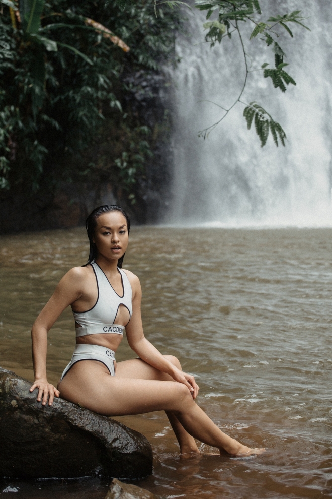 Dù không có thân hình thắt đáy lưng ong, Mai Ngô vẫn tự tin diện bikini hai mảnh-4