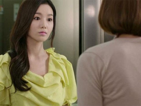 Gặp vợ cũ của chồng cùng đi khám thai, thứ chị ta cầm trên tay khiến tôi run rẩy
