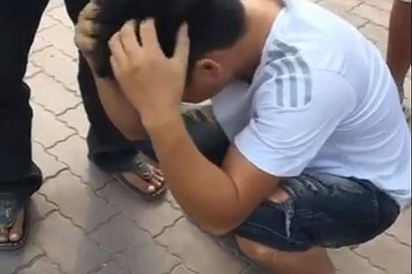 Vụ 2 vợ chồng bị container cán tử vong khi chở 2 con nhỏ đi mua quần áo Tết: Tài xế ôm mặt khóc rưng rức khi biết sự việc đau lòng-1