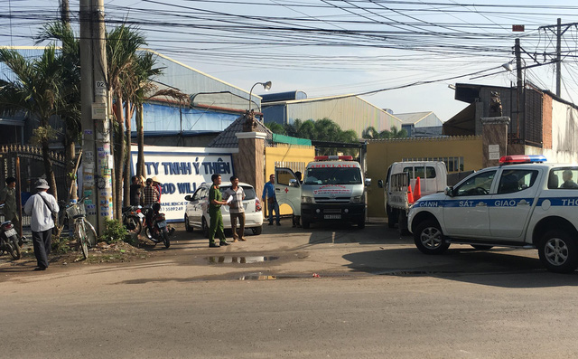 Người đàn ông nằm chết bên vũng máu trong công ty-1