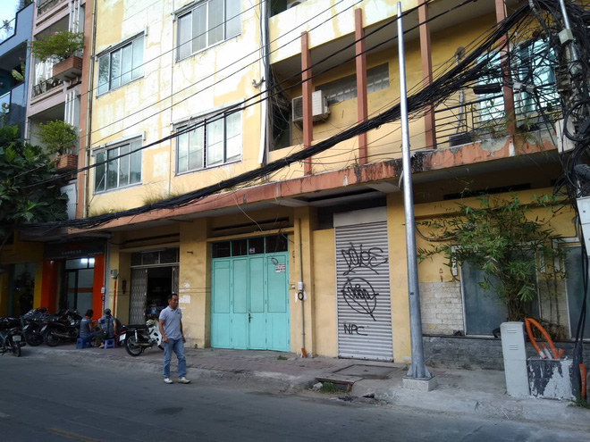 Người phụ nữ đập phá Mercedes gần 2 tỷ trên phố Sài Gòn có tiền sử tâm thần-2