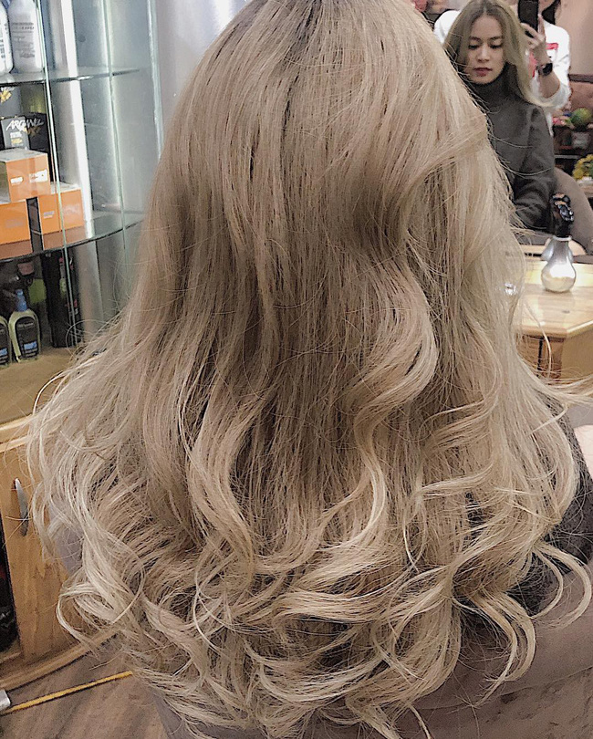 Tết gần kề, Hoàng Thùy Linh đổi hẳn 3 màu tóc, màu nào cũng sang chảnh như gái Tây-2