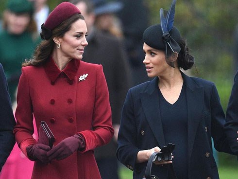 Meghan gây sốc với phát ngôn 'động chạm' đến chị dâu Kate và bị các nhân viên của hoàng gia 'kì thị'