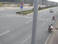 CLIP: Cú hích chớp nhoáng và hai giây chạm mặt thần chết của cả một gia đình