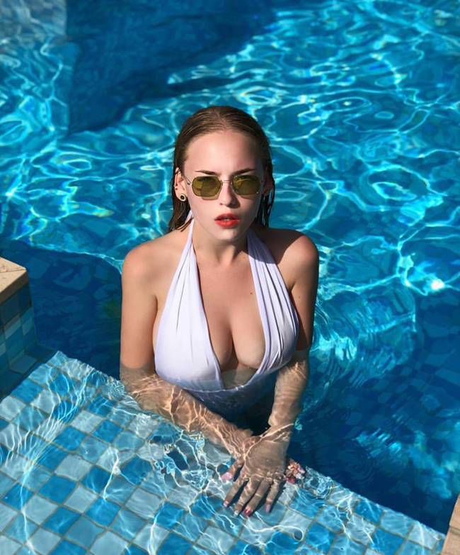 Vẻ đẹp mơn mởn của cô giáo dạy Toán quyến rũ nhất hành tinh-3