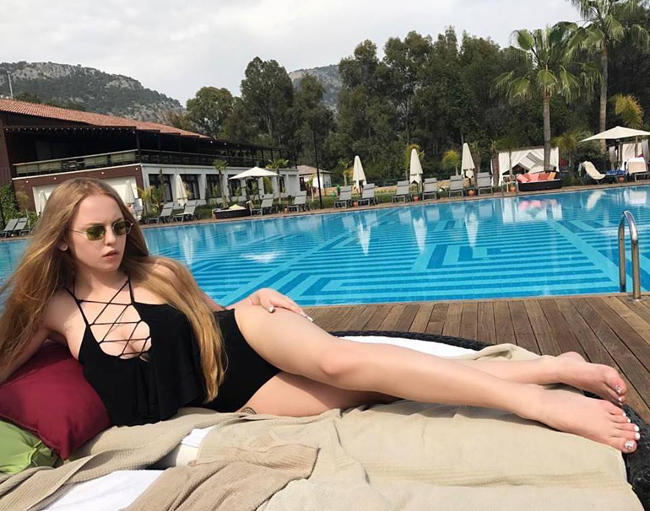 Vẻ đẹp mơn mởn của cô giáo dạy Toán quyến rũ nhất hành tinh-9