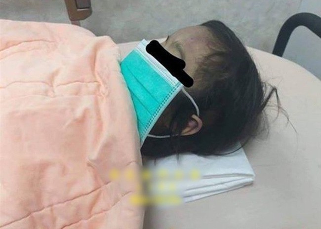 Bé gái bất ngờ ọc sữa rồi tử vong, kiểm tra thi thể em thì phát hiện nghi phạm không ai khác chính là người mẹ 17 tuổi-1