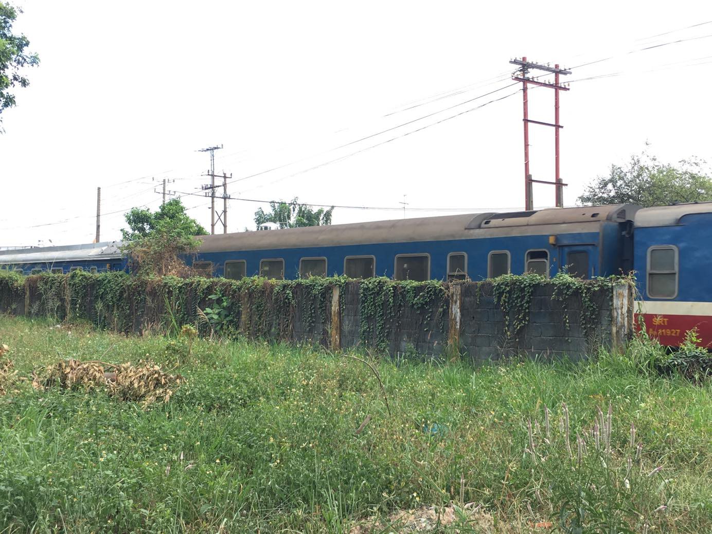 Nghi vấn cô gái lao vào tàu hỏa tự tử, người thân đến hiện trường gào khóc thảm thiết-2