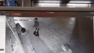 Cô gái trẻ bị nhóm thanh niên trêu ghẹo rồi hành hung dã man vẫn đang trong tình trạng sốc tâm lý nặng-1