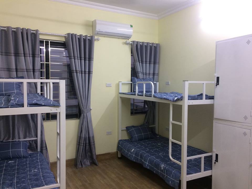 Xôn xao clip thầy giáo ngoại quốc cầm mũ bảo hiểm đánh tới tấp vào đầu chủ homestay ở Hà Nội-4