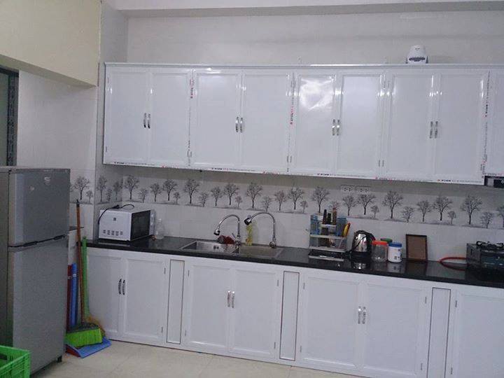 Xôn xao clip thầy giáo ngoại quốc cầm mũ bảo hiểm đánh tới tấp vào đầu chủ homestay ở Hà Nội-5