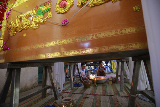 Xót lòng đám tang vợ chồng nghèo chết dưới bánh xe container, bỏ lại 3 con thơ-8