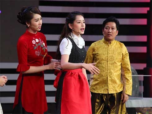 Chi Pu, Hari Won khoe giọng hát live 