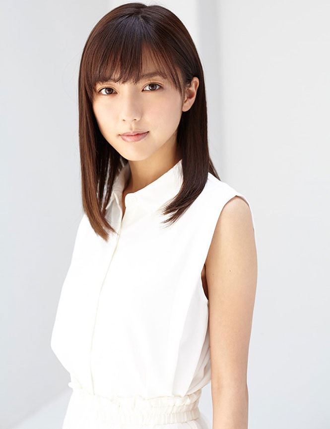 ‘Lịm tim’ trước vẻ đẹp bốc lửa của bà xã tuyển thủ Nhật Bản-3