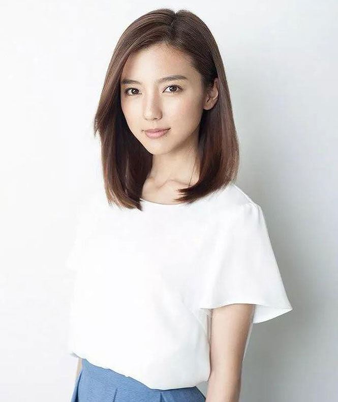 ‘Lịm tim’ trước vẻ đẹp bốc lửa của bà xã tuyển thủ Nhật Bản-5