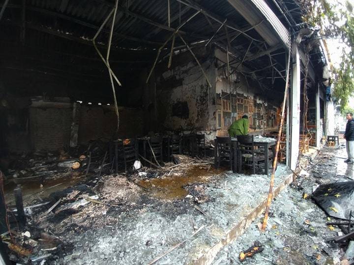 Hà Nội: Lửa thiêu rụi quán cháo ếch, 1 người bị thương-5