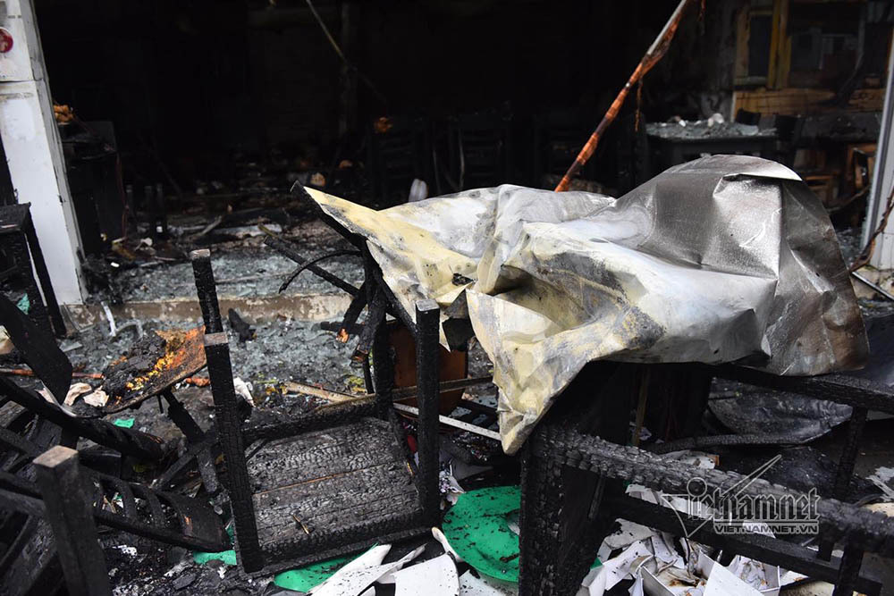 Hà Nội: Lửa thiêu rụi quán cháo ếch, 1 người bị thương-6