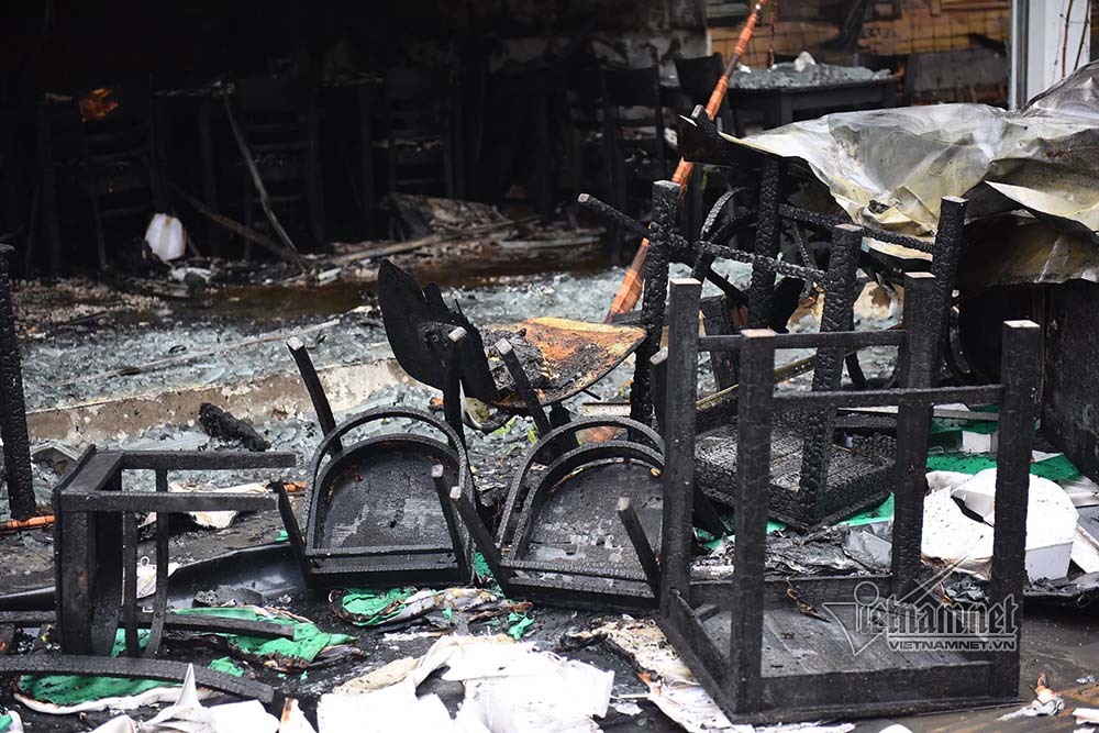 Hà Nội: Lửa thiêu rụi quán cháo ếch, 1 người bị thương-7