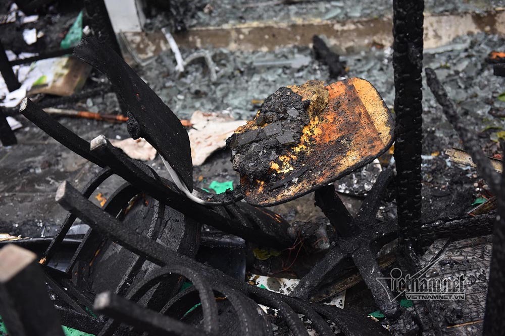 Hà Nội: Lửa thiêu rụi quán cháo ếch, 1 người bị thương-8