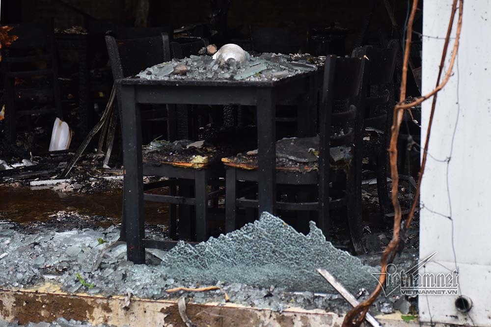 Hà Nội: Lửa thiêu rụi quán cháo ếch, 1 người bị thương-9
