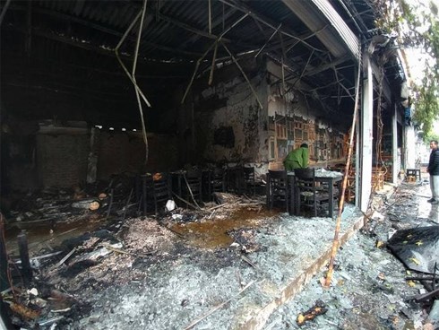 Hà Nội: Lửa thiêu rụi quán cháo ếch, 1 người bị thương