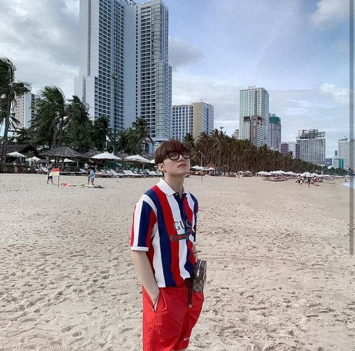 Kỳ Duyên hút hồn với tuyệt chiêu mặc áo phanh cúc - Sơn Tùng dát hàng hiệu trăm triệu dạo biển-9