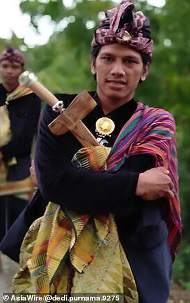 Indonesia: Vợ tẩm xăng thiêu chồng vì không chịu đưa mật khẩu điện thoại-2