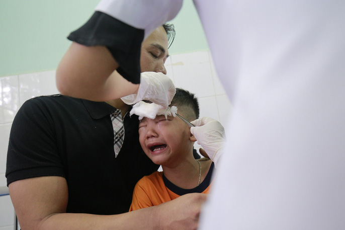 Buốt lòng tiếng khóc con thơ mất cả cha lẫn mẹ dưới bánh xe container-4