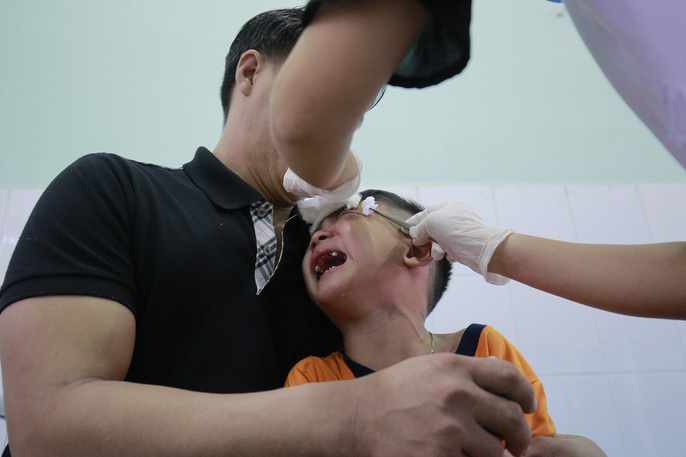 Buốt lòng tiếng khóc con thơ mất cả cha lẫn mẹ dưới bánh xe container-5