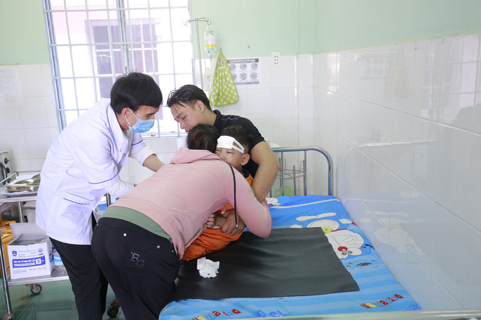 Buốt lòng tiếng khóc con thơ mất cả cha lẫn mẹ dưới bánh xe container-9