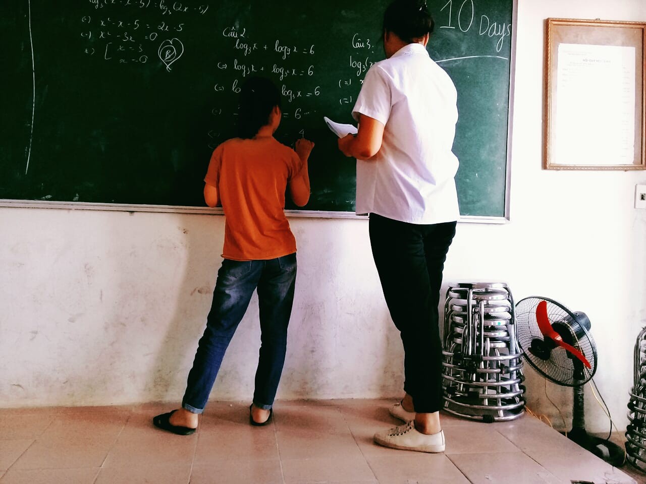 Cám cảnh những đôi bạn đũa lệch: Thật cay đắng khi chân người ta dài đến... nách mình-9