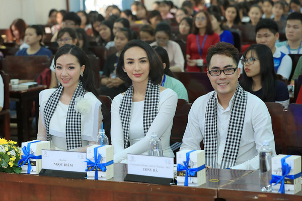 Hoa hậu Ngọc Diễm: Bí quyết thành công là ham đọc sách-1