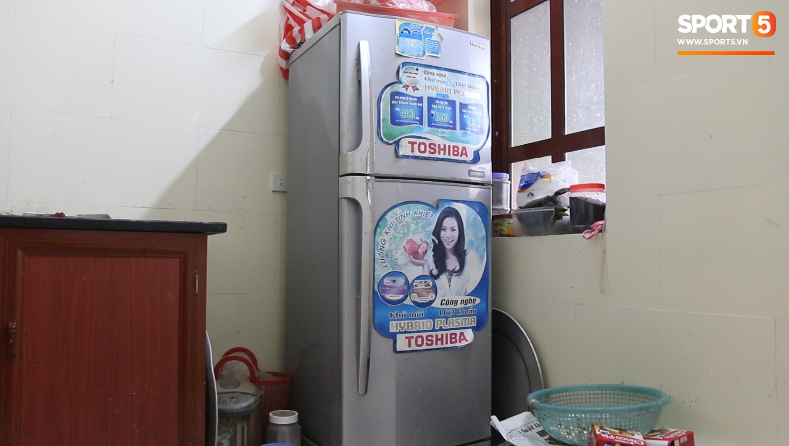 Về thăm nhà Văn Hậu, phát hiện món quà đầu tiên em út ĐT Việt Nam mua cho cha mẹ bằng đồng lương kiếm được-8