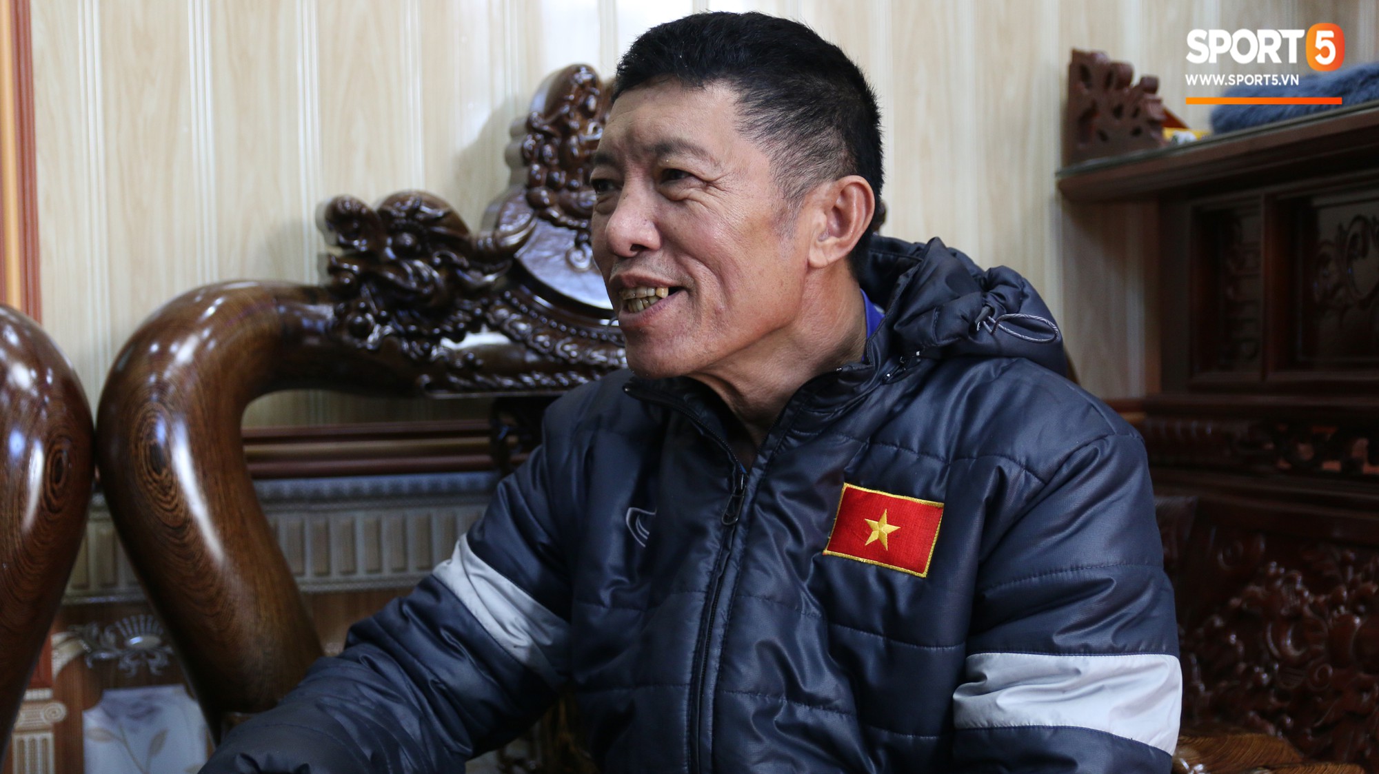 Về thăm nhà Văn Hậu, phát hiện món quà đầu tiên em út ĐT Việt Nam mua cho cha mẹ bằng đồng lương kiếm được-3