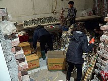 "Mục kích" cơ sở sản xuất bánh kẹo bẩn ở Hà Nội ngày cận Tết "Mục kích" cơ sở sản xuất bánh kẹo bẩn ở Hà Nội ngày cận Tết