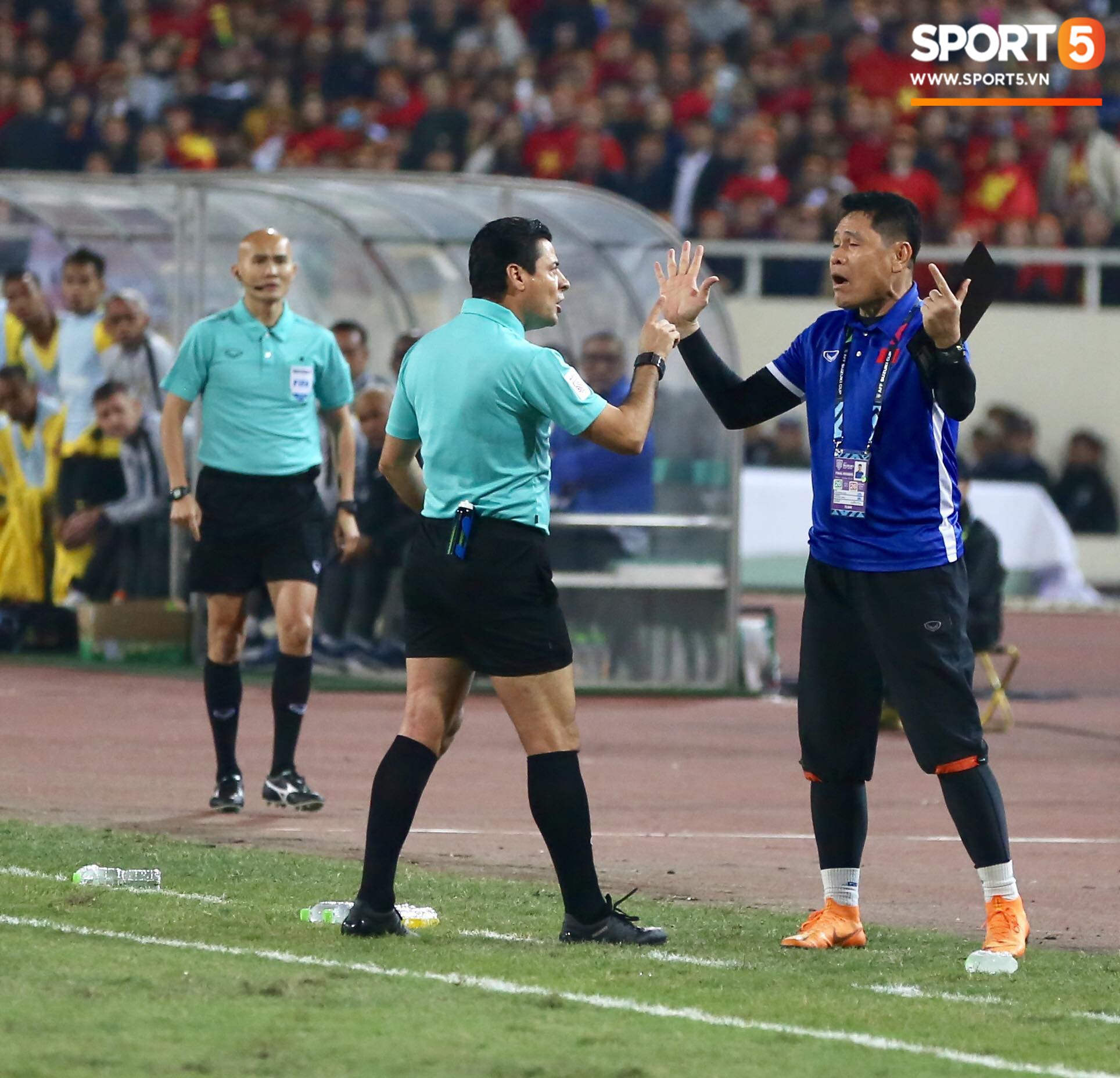 Nóng: Trọng tài cực gắt, từng rút mưa thẻ tại chung kết lượt về AFF Cup 2018, cầm còi trận Việt Nam - Jordan-2