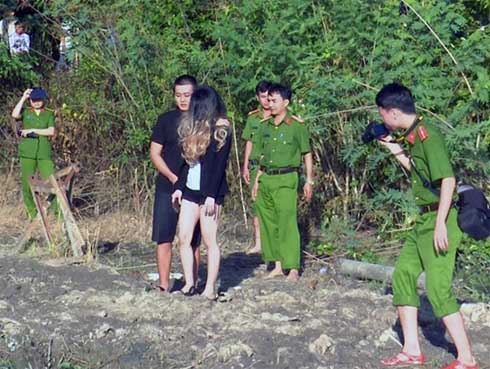 Bé gái 12 tuổi kể bị cha dượng xâm hại tình dục nhiều lần-2