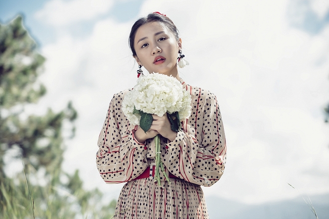 Văn Mai Hương hóa cô dâu gợi cảm khi chủ động cầu hôn bạn trai-5