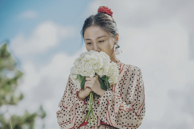 Văn Mai Hương hóa cô dâu gợi cảm khi chủ động cầu hôn bạn trai-6