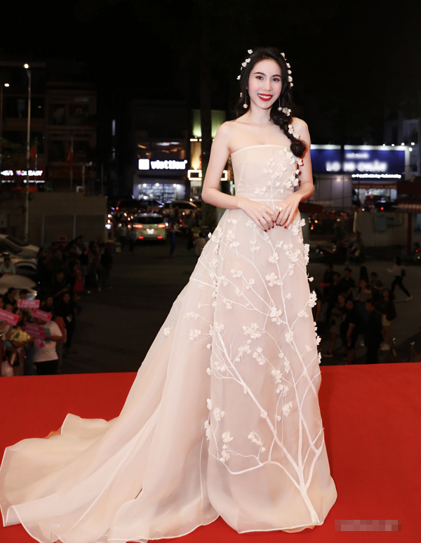 Nhan sắc lẫn vóc dáng ngày càng lên hương, Chi Pu - Thủy Tiên vừa xuất hiện là càn quét thảm đỏ-8