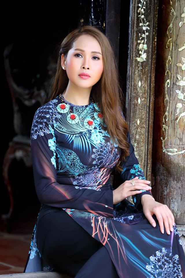 Gái nhảy Minh Thư khoe đường cong quyến rũ qua tà áo dài-7