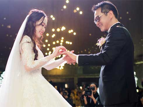 Sau đám cưới với vợ kém 19 tuổi, NSND Trung Hiếu: Tôi không có cả đêm tân hôn!-4