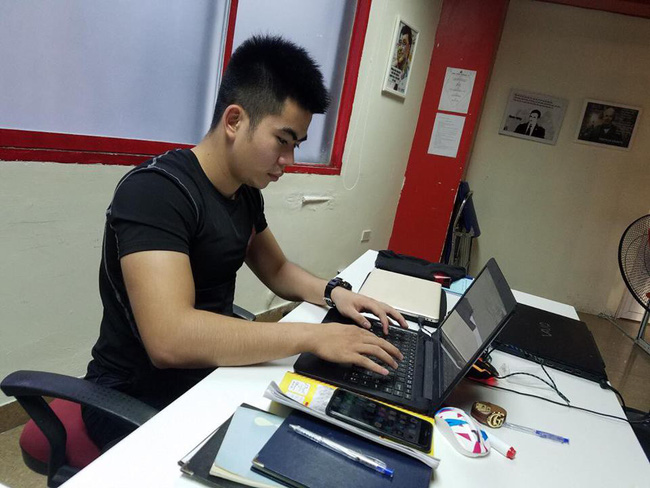 Trước ngày Việt Nam đại chiến Jordan, lộ diện anh em thất lạc giống nhau như tạc với Hoàng tử Đức Huy-5