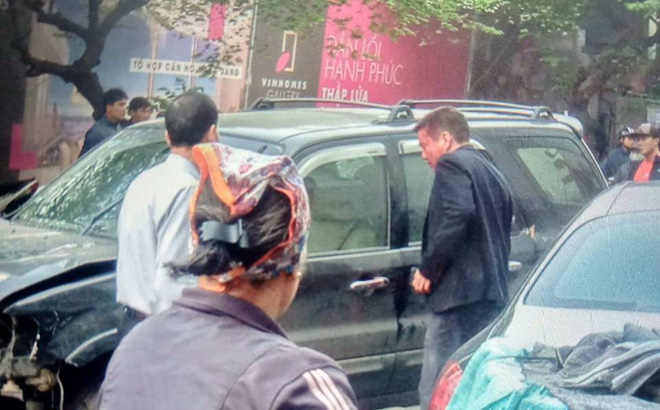 Nhân chứng vụ tông xe liên hoàn trên phố Ngọc Khánh: Tài xế bước ra khóc rưng rức-1