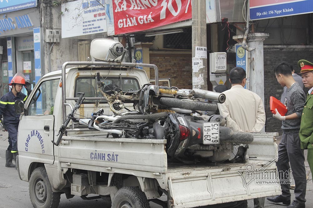 Ô tô đâm 5 xe trên phố Ngọc Khánh: Thai phụ nhảy bật trong tích tắc-11