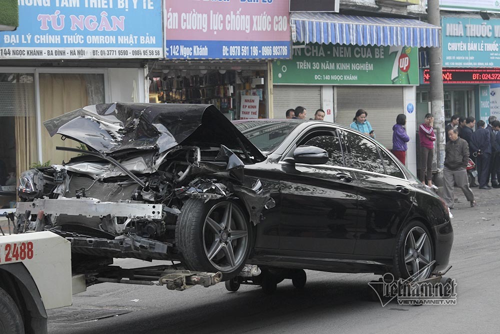 Ô tô đâm 5 xe trên phố Ngọc Khánh: Thai phụ nhảy bật trong tích tắc-10