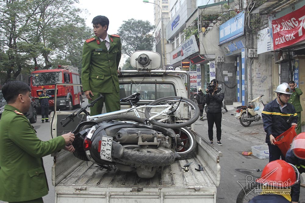 Ô tô đâm 5 xe trên phố Ngọc Khánh: Thai phụ nhảy bật trong tích tắc-8