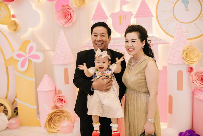 Cô dâu trong đám cưới 200 cây vàng ở lâu đài xinh đẹp, nhưng nhan sắc của người mẹ mới thật đáng ngưỡng mộ-5