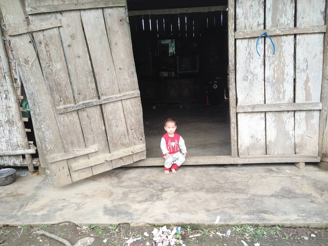 Nghệ An: Con trai 2 tuổi sợ hãi khóc thét sau 2 tháng gặp lại bố bị tai nạn giao thông-11